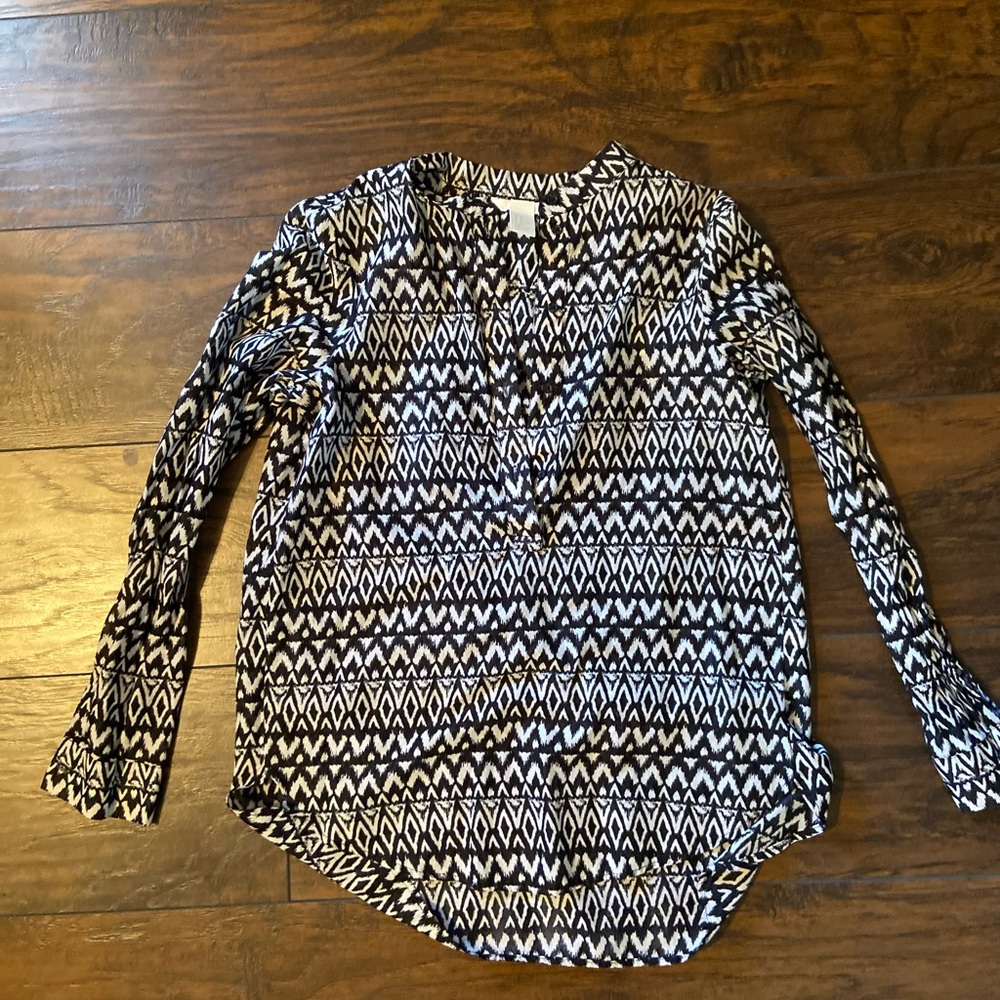 Patterned black and white top